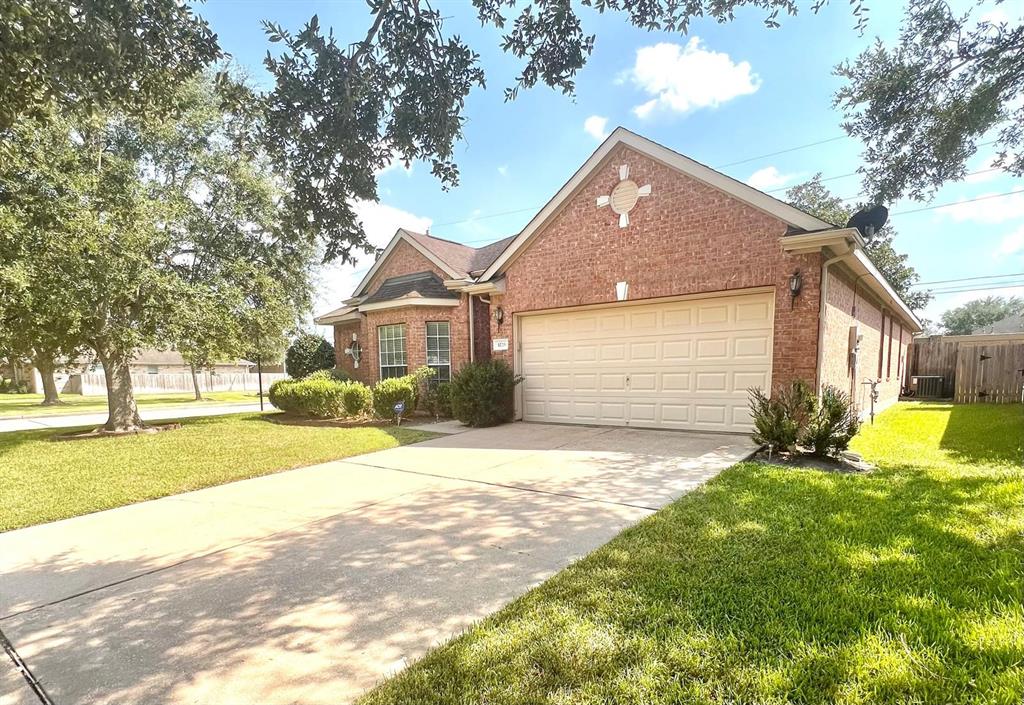 Worthington Dr, Pearland, TX 77584