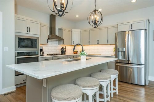 202 Sw Prairie Trail Pkwy, Ankeny, IA, 50023-2587 | Card Image