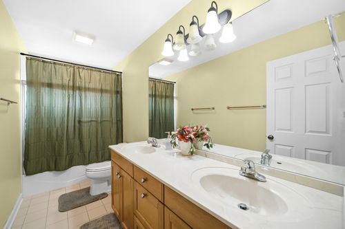 9229 Natchez Ave, Morton Grove, IL, 60053-1442 | Card Image