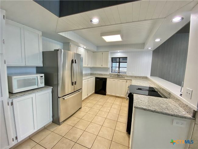 906 Lakeview Trl, House other with 3 bedrooms, 2 bathrooms and null parking in Mcqueeney TX | Image 5