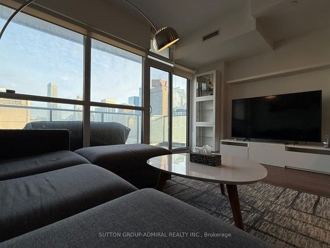 1611 - 210 Simcoe St, Condo with 2 bedrooms, 1 bathrooms and null parking in Toronto ON | Image 22