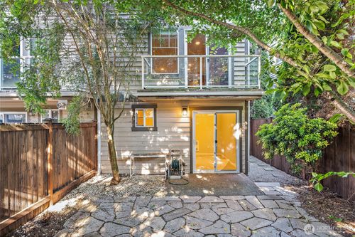 c-11710 Greenwood Ave N, Seattle, WA, 98133-8189 | Card Image