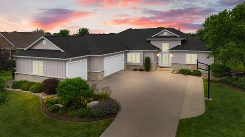 804 S Country Ln, Fond Du Lac, WI, 54935-1881 | Card Image