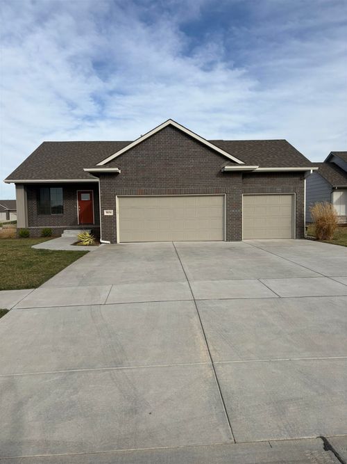 5036 N Highland St, Bel Aire, KS, 67220-2800 | Card Image