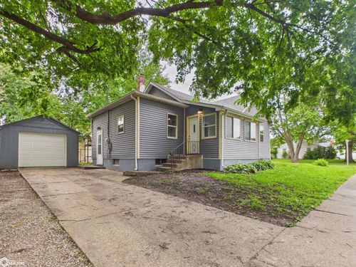 402 4th Ave W, Oskaloosa, IA, 52577-2652 | Card Image