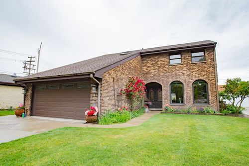 7022 W Birchwood Ave, Niles, IL, 60714-3716 | Card Image