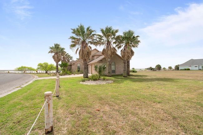 1022 Cape Velero Dr, House other with 3 bedrooms, 3 bathrooms and null parking in Rockport TX | Image 37