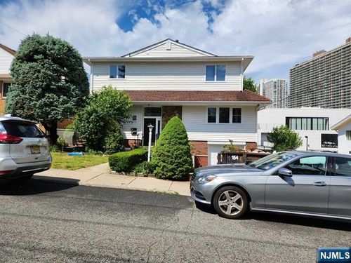 211 Mccloud Dr, Fort Lee, NJ, 07024-5303 | Card Image