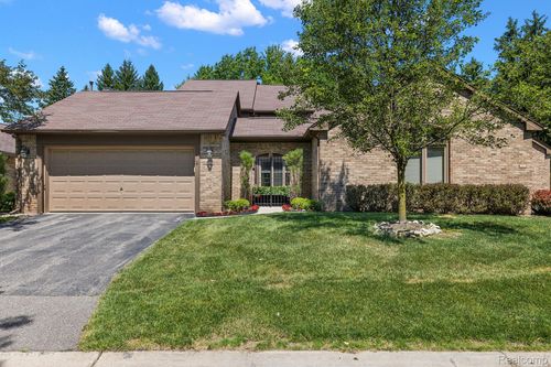 30270 Oakview Way, Bingham Farms, MI, 48025-4626 | Card Image