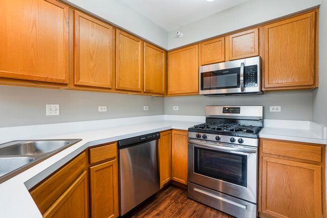 2583 - 2583 Dickens Ct, House attached with 2 bedrooms, 2 bathrooms and 1 parking in Aurora IL | Image 8
