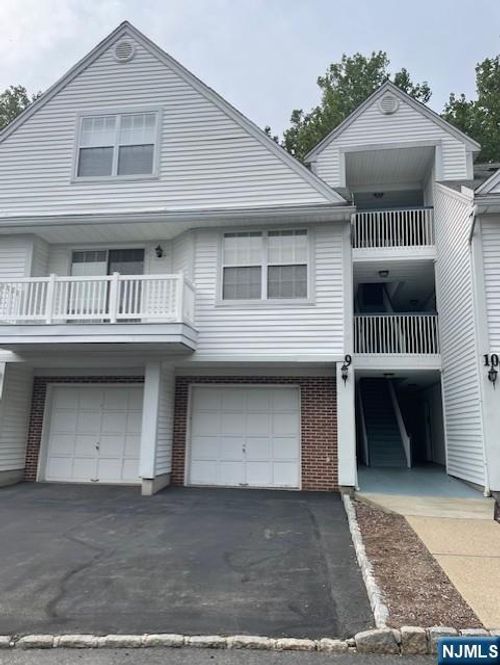 9-1 Vernon Ct, Waldwick, NJ, 07463-1642 | Card Image