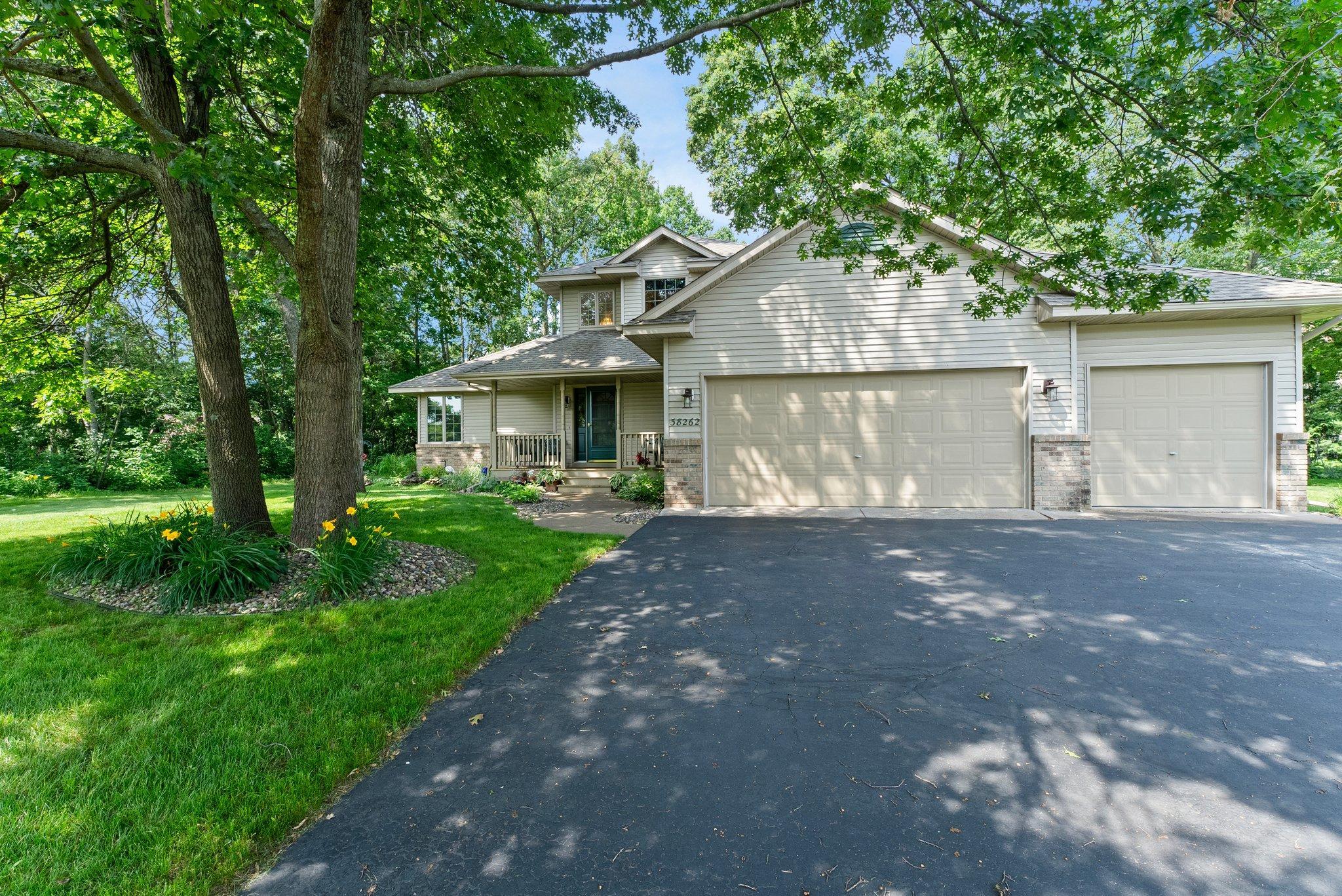 Great Oaks Ct, North Branch, MN 55056