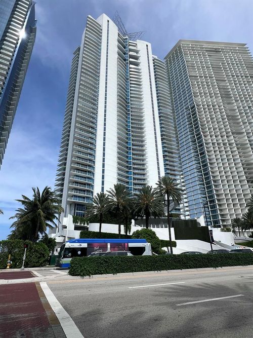 1806-17001 Collins Ave, Sunny Isles Beach, FL, 33160-3645 | Card Image