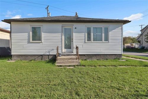 1739 King Edward St, Winnipeg, MB, R2R0M3 | Card Image