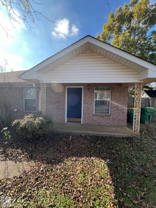 6129 Summerhill Pl, Texarkana, TX, 75503-1549 | Card Image