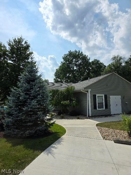 9997 Independence Dr, North Royalton, OH, 44133-3405 | Card Image