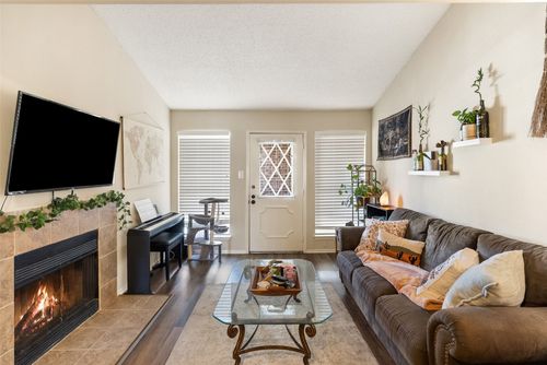 apt-328-806 W 24th St, Austin, TX, 78705-4725 | Card Image