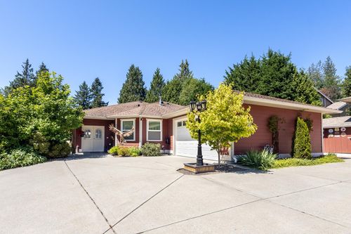 5573 Nickerson Rd, Sechelt, BC, V7Z0M4 | Card Image
