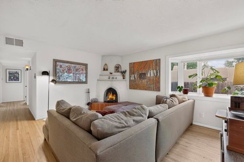 825 Rio Vista Street, Santa Fe, NM, 87501 | Card Image