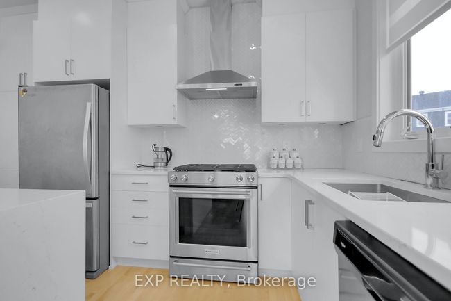 2021 Elevation Rd, House attached with 3 bedrooms, 3 bathrooms and 2 parking in Nepean ON | Image 8