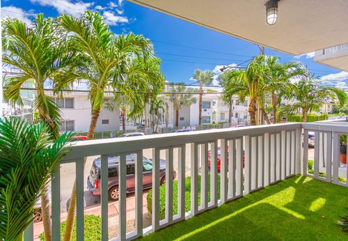 apt-205-7620 Carlyle Ave, Miami Beach, FL, 33141-2205 | Card Image