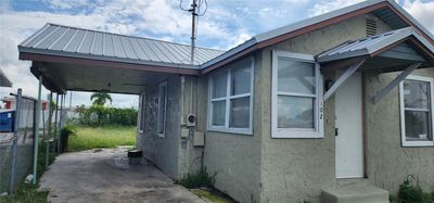 102 Se 6 Th Avenue, House other with 2 bedrooms, 1 bathrooms and null parking in Mulberry FL | Image 2