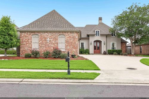 9040 Spring Grove Dr, Baton Rouge, LA, 70809-5250 | Card Image