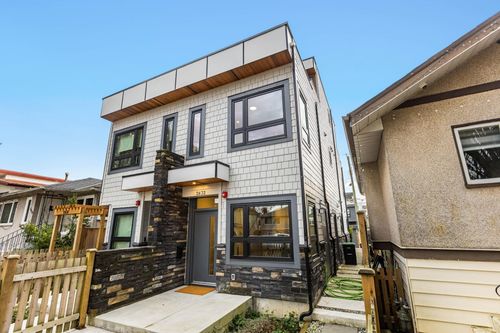 2632 Ward St, Vancouver, BC, V5R4S6 | Card Image