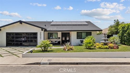 2907 Rolling Ridge Dr, Burbank, CA, 91504 | Card Image