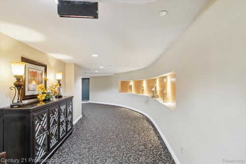 2022-43100 12 Oaks Crescent Drive, Novi, MI, 48377 | Card Image
