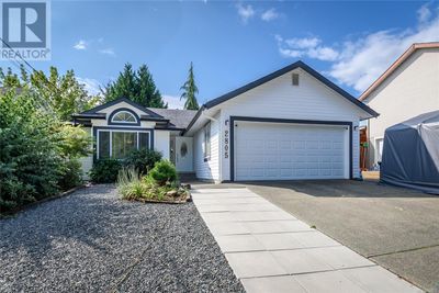 2805 Ulverston Ave, House other with 3 bedrooms, 2 bathrooms and 4 parking in Cumberland BC | Image 1