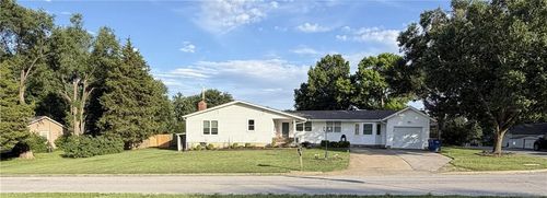 33655 Hillcrest St, De Soto, KS, 66018-8213 | Card Image