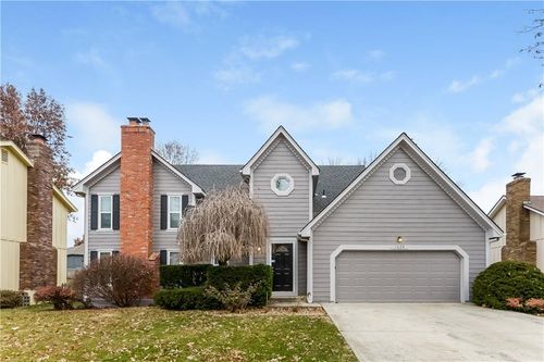 1624 Ne Debonair Dr, Lee's Summit, MO, 64086-3363 | Card Image