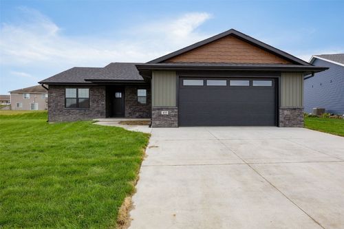 433 Council St, Anamosa, IA, 52205-4713 | Card Image