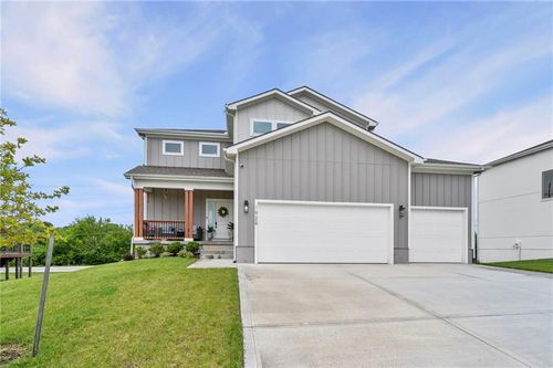 1929 Sw Merryman Dr, Lee's Summit, MO, 64082-3913 | Card Image