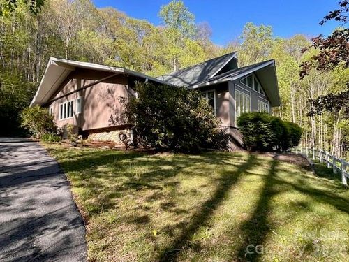 560 Winchester Creek Rd, Waynesville, NC, 28786-7848 | Card Image