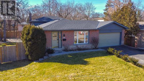 2009 Delaney Dr, Mississauga, ON, L5J3L3 | Card Image