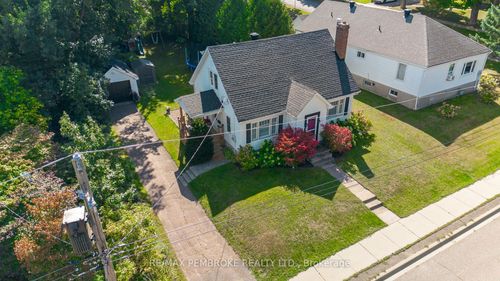 332 Esther St, Pembroke, ON, K8A3C8 | Card Image