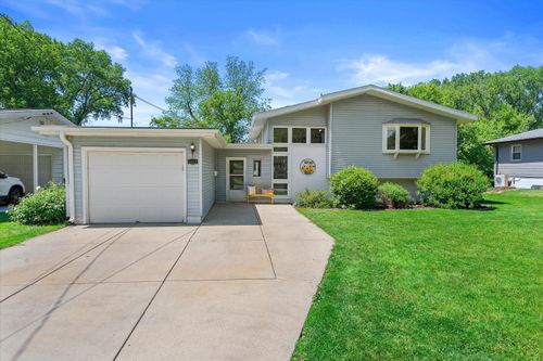 5613 Exeter St, Greendale, WI, 53129-1617 | Card Image