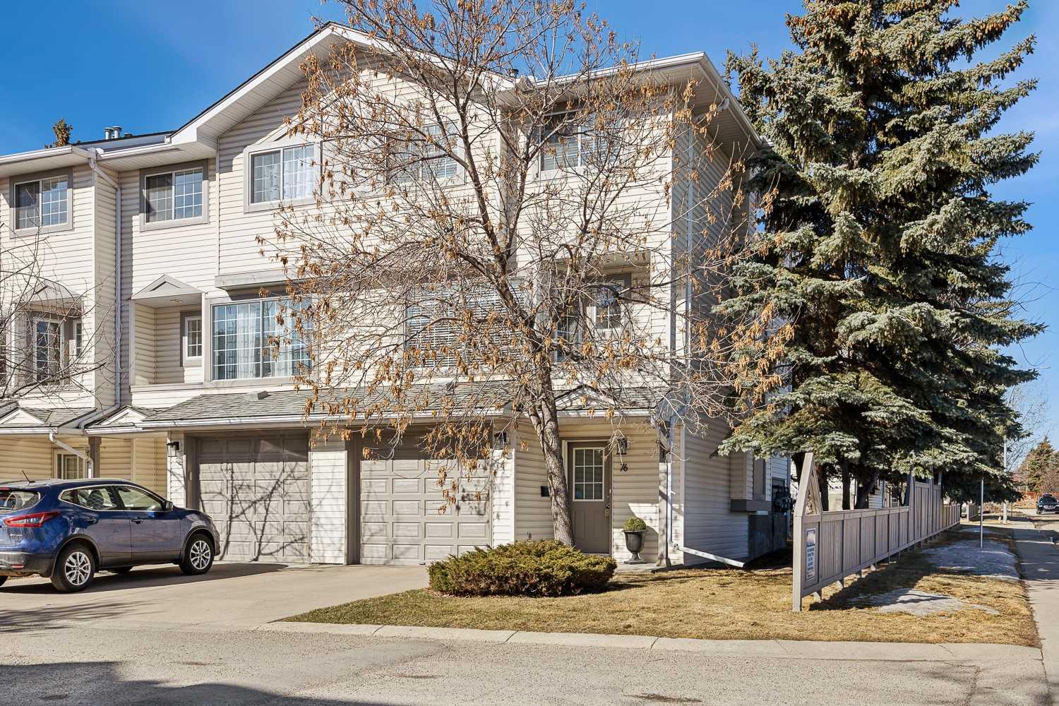 76 Kingsland Villas Sw, Home with 3 bedrooms, 2 bathrooms and 2 parking in Calgary AB | Image 1