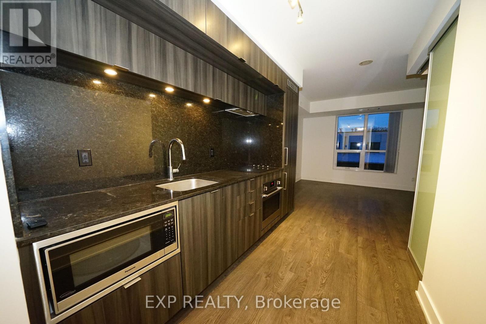 Residential Lease in Toronto (Kensington-Chinatown) 2