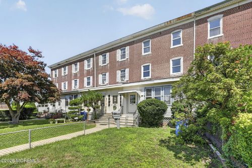 132 4th Ave, ROEBLING, NJ, 08554-1010 | Card Image