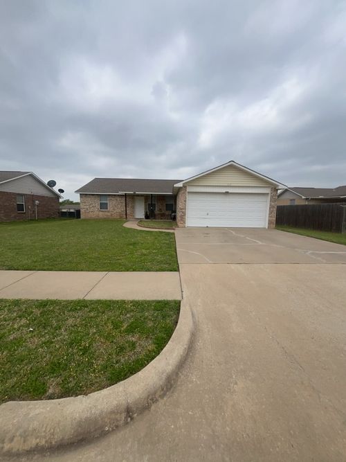 213 Bobbie Ann Ct, Granbury, TX, 76049-7486 | Card Image