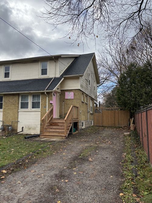 5011 Fifth Ave, Niagara Falls, ON, L2E4S6 | Card Image