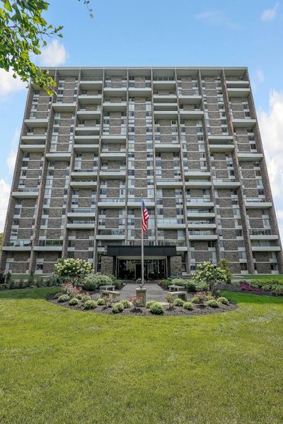 2-web-or-mls-1000-urlin-ave-unit-605 | Image 3