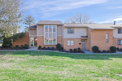 18 Oakwood Ct, Springdale, OH, 45246-2307 | Card Image