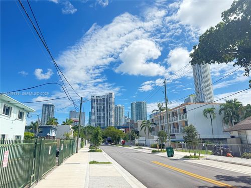 9-469 Sw 3rd St, MIAMI, FL, 33130-1469 | Card Image