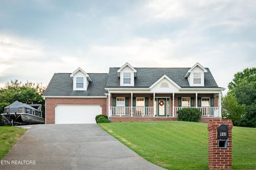 961 Carter Springs Dr, Maryville, TN, 37801-7698 | Card Image