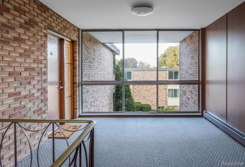 apt-a205-4049 W Maple Rd, Bloomfield Hills, MI, 48301-3171 | Card Image
