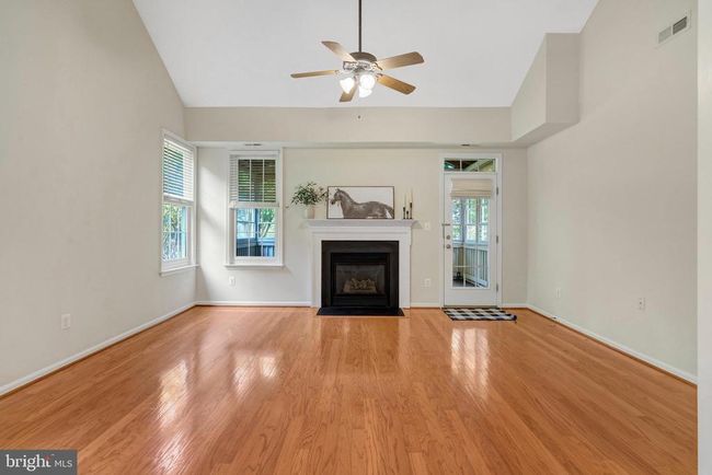 13717 Currant Loop, Townhouse with 3 bedrooms, 3 bathrooms and null parking in GAINESVILLE VA | Image 24
